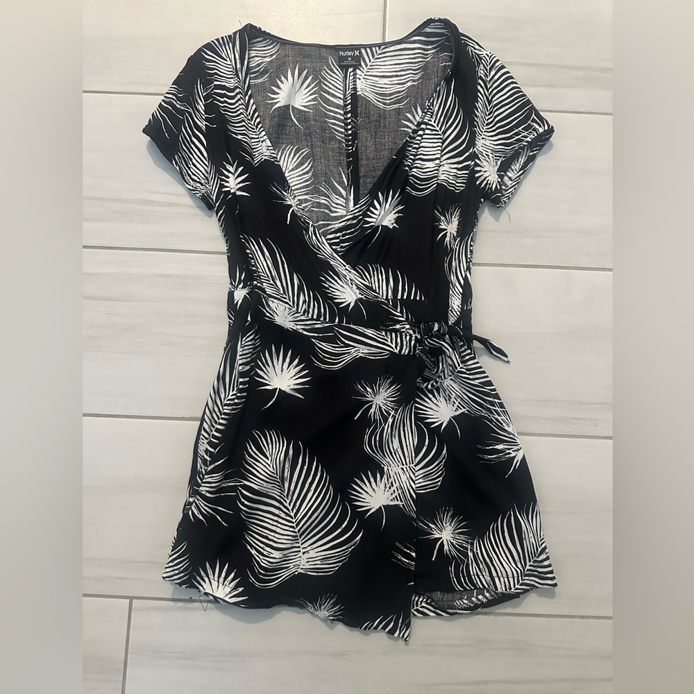 NWOT HURLEY WRAP DRESS